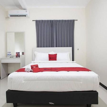 RedDoorz @ Genteng Surabaya Exterior foto